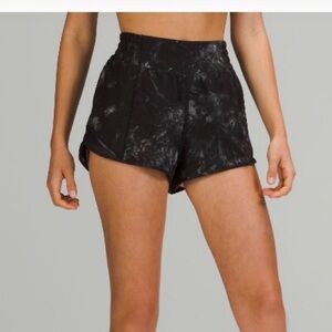 Lululemon Hotty Hot High-Rise Lined Short 2.5”